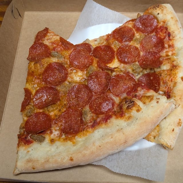 2 Slices & 20 oz.